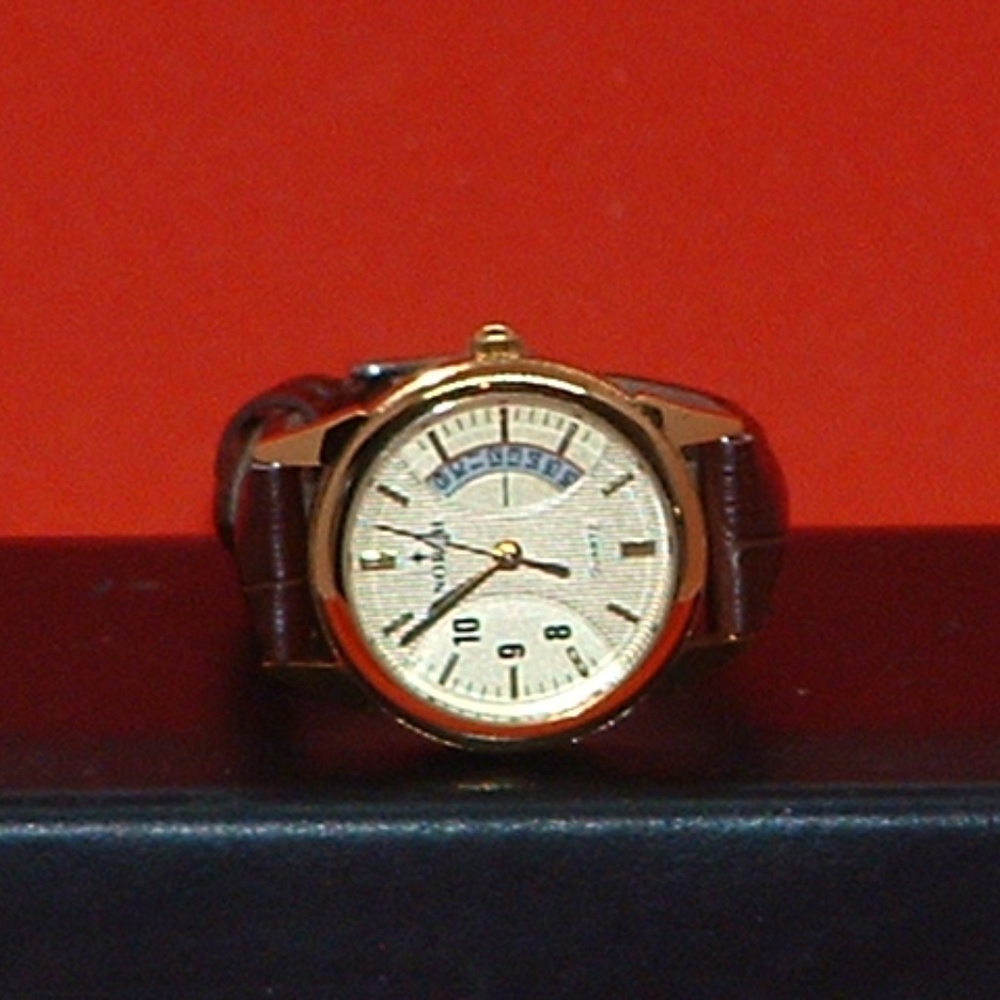 North Gold Tone Date Fashion Analog Watch